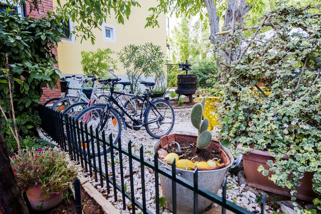 Apartments And Rooms Villa Dea Adults Only Rovinj Exterior photo